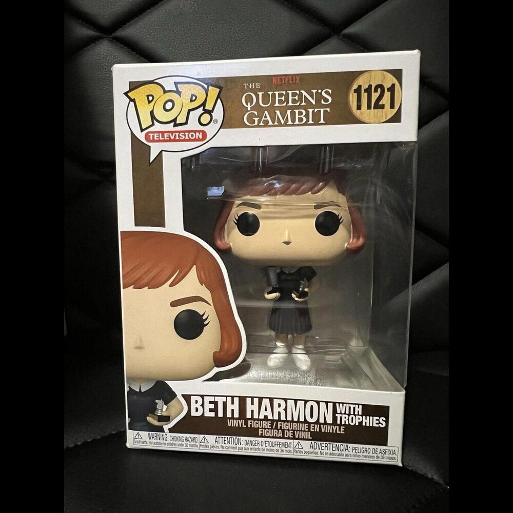 Funko Pop! Vinyl: Beth Harmon with‎ Trophies #1121 W/Protector!